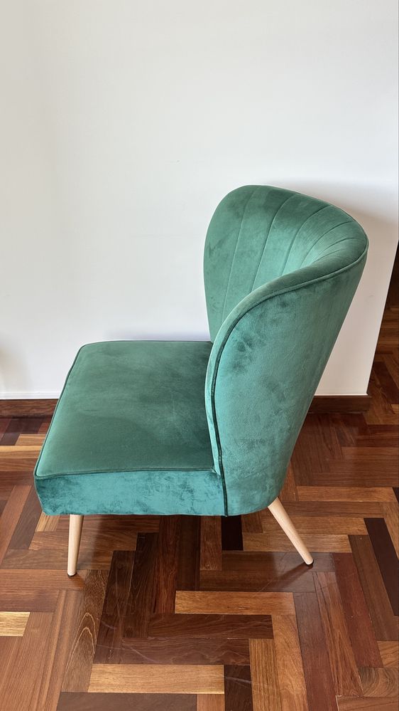Cadeirão verde em veludo