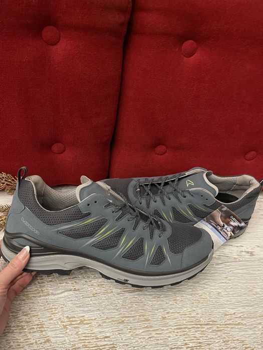 Lowa,оригінал,із спорт-матеріалу,розмір 51,устілка 32