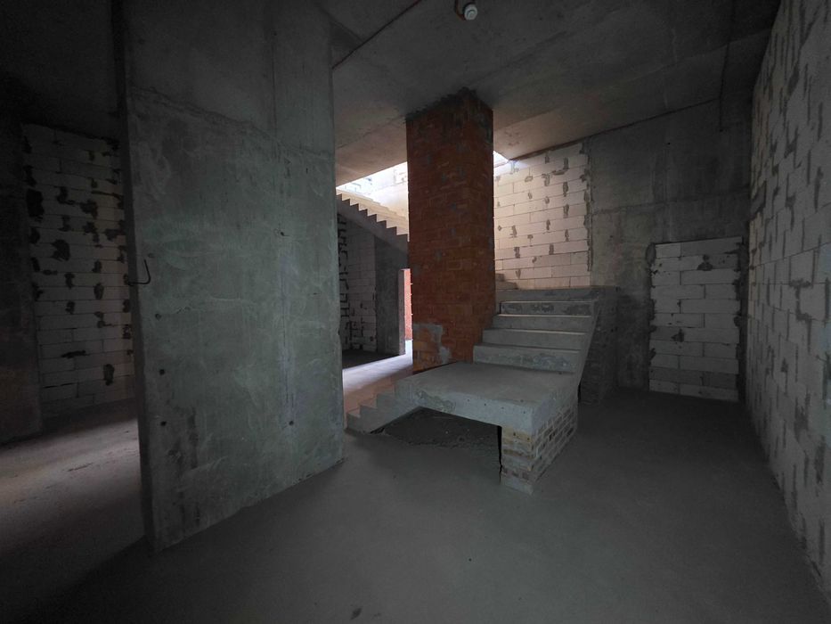 Аренда торгового помещения Лебединый ЖК, Харьковская, 238м.кв. Без%