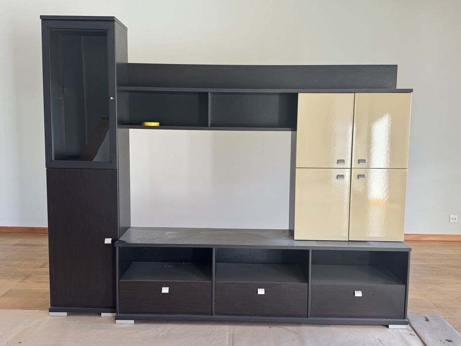 Movel sde sala com vitrine e dois aparadores laterais