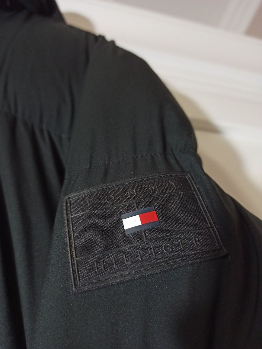 Tommy Hilfiger пуховик дутий куртка
Пуховик MW0MW27683 Чорний Regular