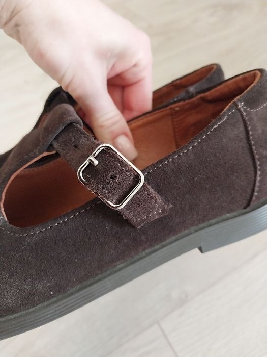 Коричневі замшеві туфлі