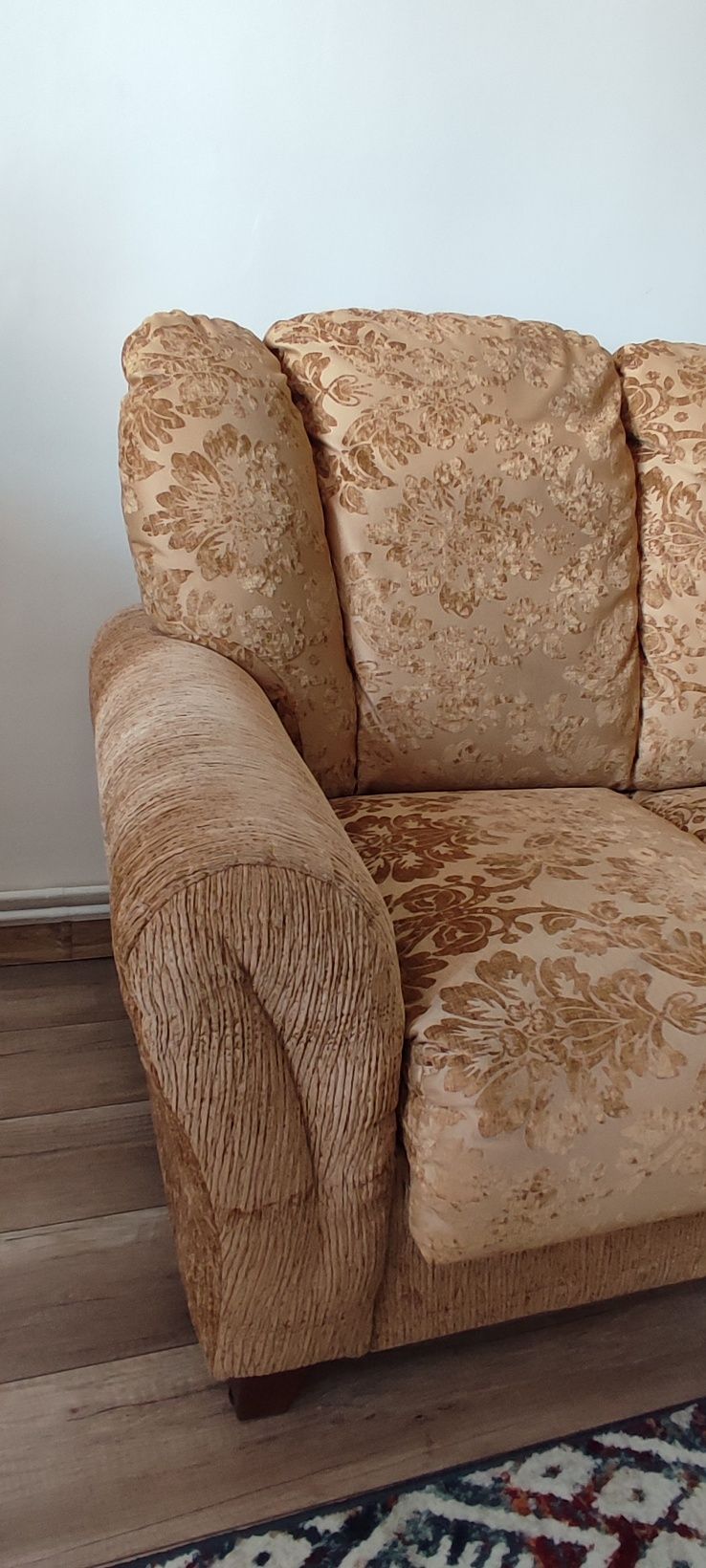 Zestaw sofa, stół i 8 krzeseł