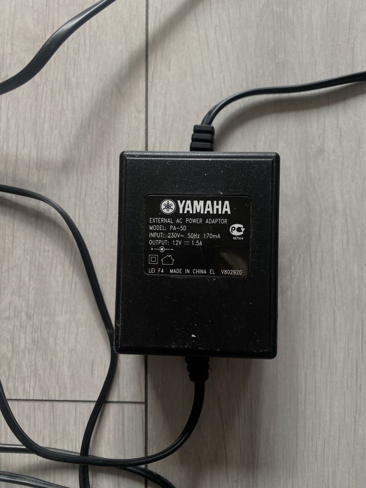 Професійний синтезатор Yamaha PSR-E373