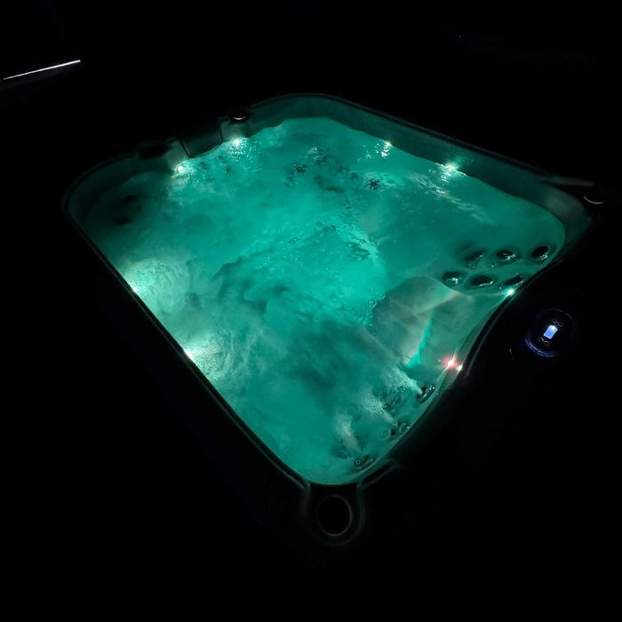 Wanna Jacuzzi Viskan STJARNO – Luksusowy hydromasaż dla 6 osób 36 dysz