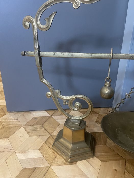 Zabytkowa ozdobna waga mosiężna