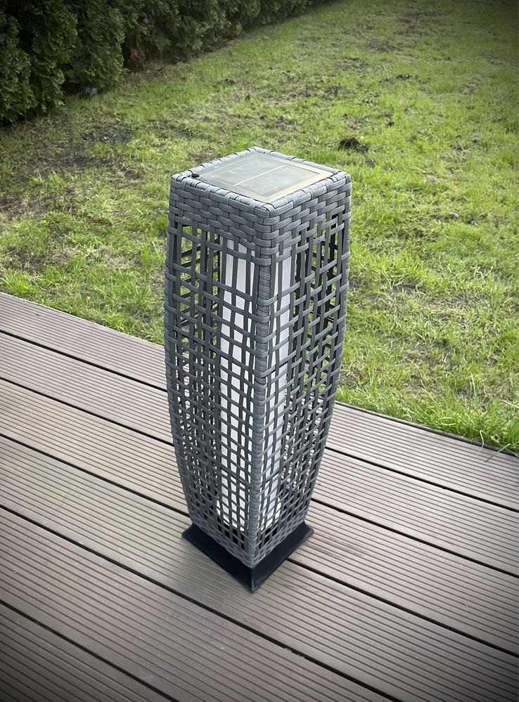 Rattanowa lampka solar popiel 19,5 x 19,5 x 68 cm PATIO