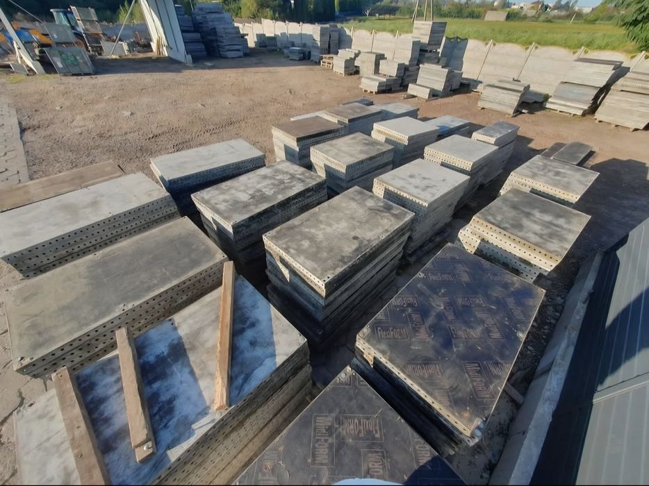 używane lekkie szalunki ścienne fundamentowe słupowe TEKKO / MINIBOX