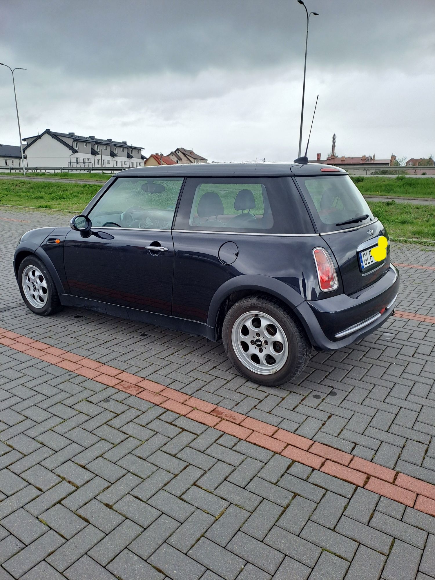 Mini cooper 1.6 polecam.