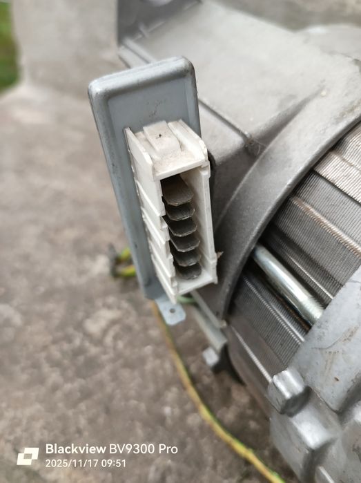 Мотор від пральної машини