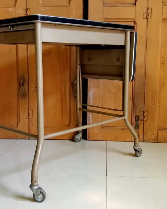 Secretária industrialilitar vintage antiga em metal