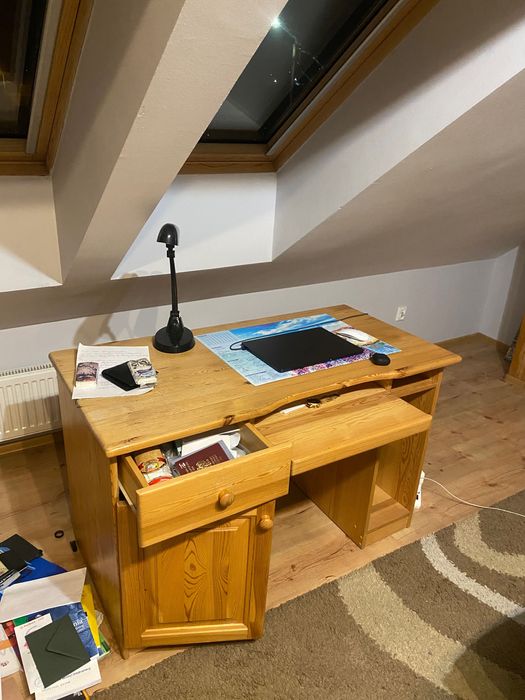 Meble sosnowe - łóżko z materacem, biurko