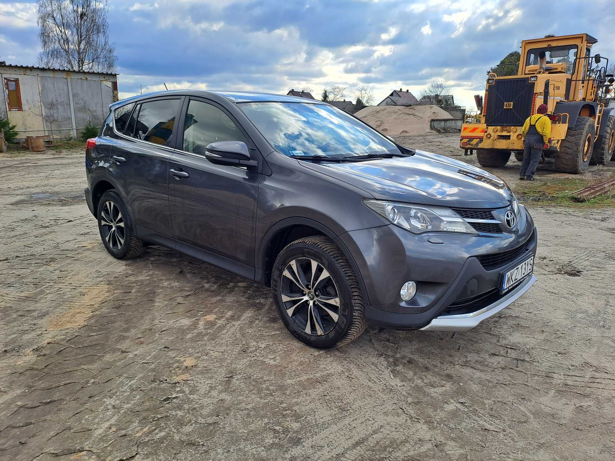 Toyota Rav4  VAT 2015r grudzien 4x4 salon I wlasciciel 124km