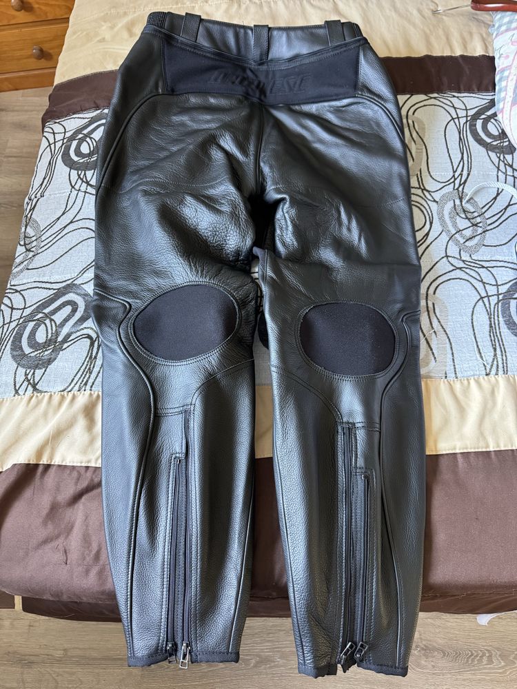 Equipamento DAINESE em pele