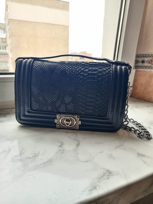 Стильна сумочка під Chanel