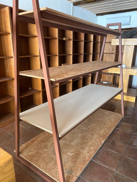 Estantes robustas de exposição