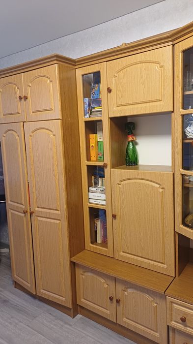 Стенка отличного качестве светлокоричневая