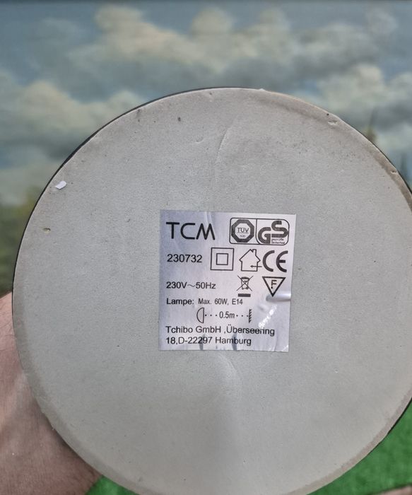Lampka nocna z metalową podstawą