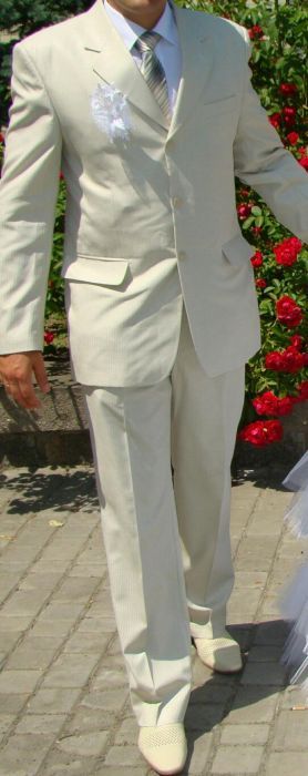 Костюм, теніска, краватка