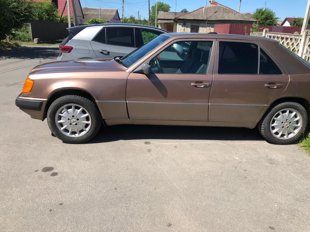 Мерседес W 124 1989