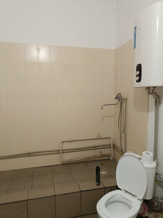 Продам приміщення, район Айсберг, з усіма зручностями.