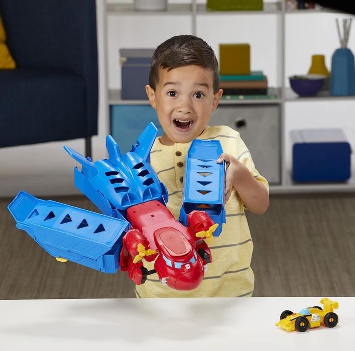 Ігровий набір Optimus Prime Jumbo Jet Wing Racer, фігурка Бамблбі.