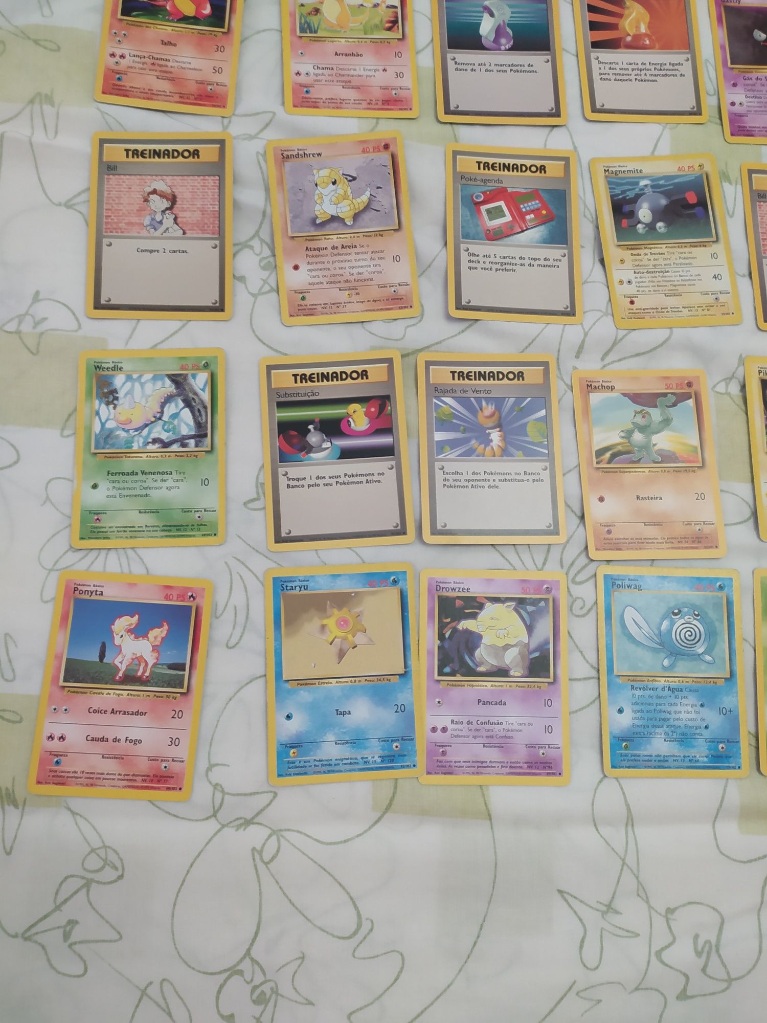 35 cartas pokemon originais (Charmander, pikachu charmeleon bulbasaur)