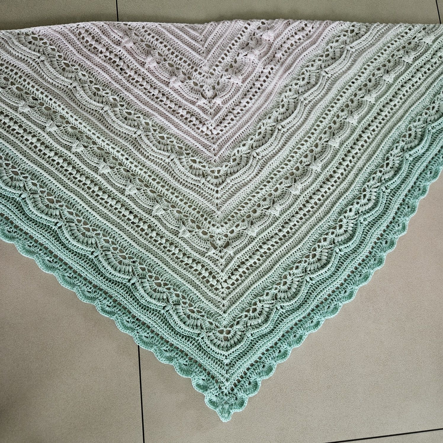 Chusta robiona na szydełku rękodzieło Handmade