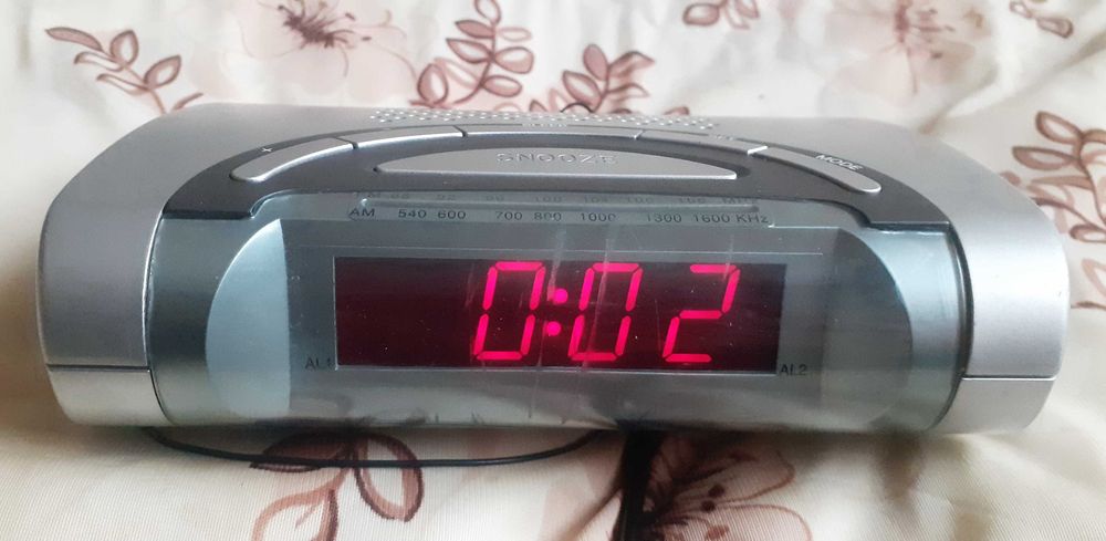 Часы будильник настольные CIATRONIC с радио FM и AM под ремонт