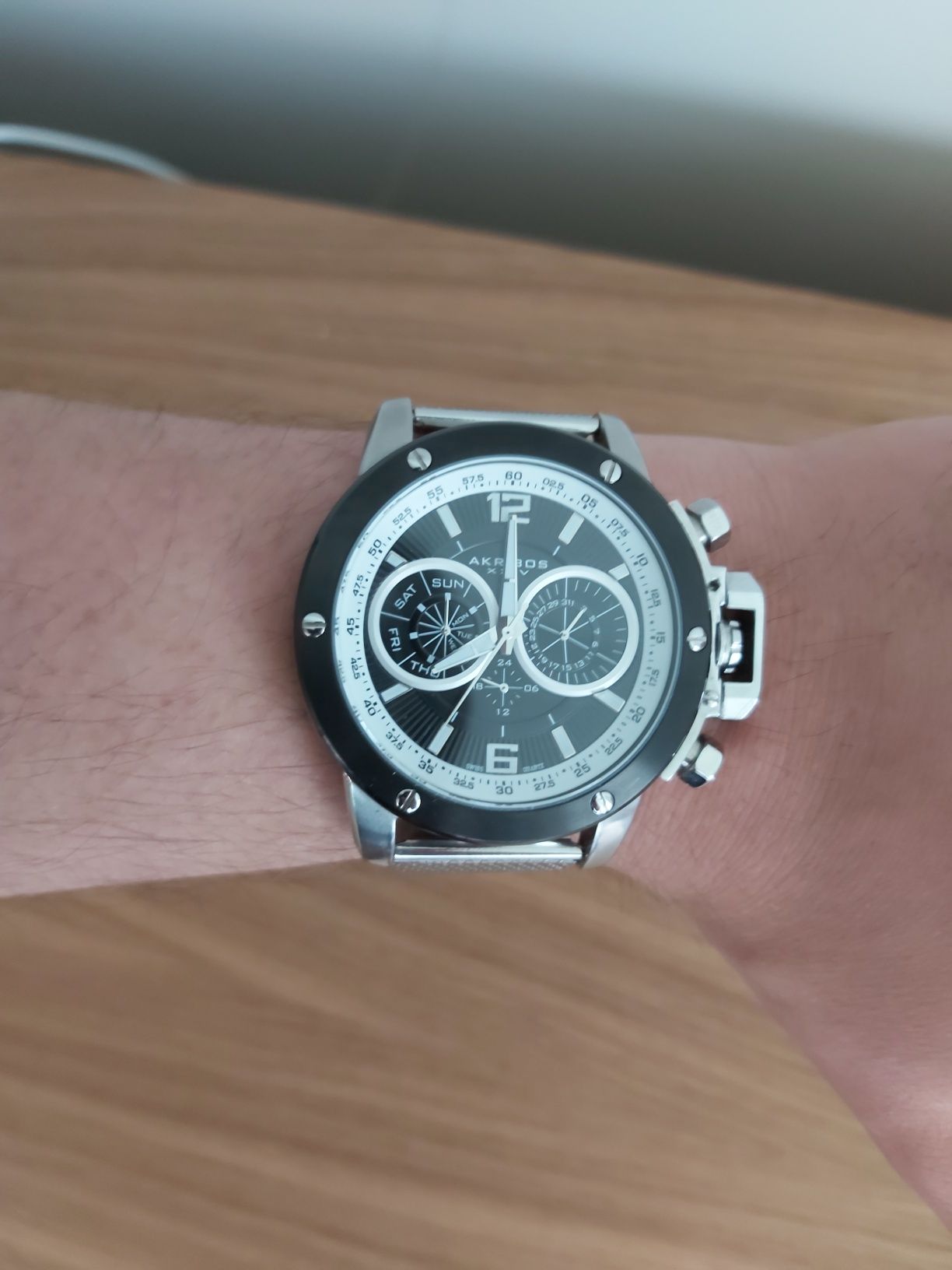 Akribos XXIV analog watch