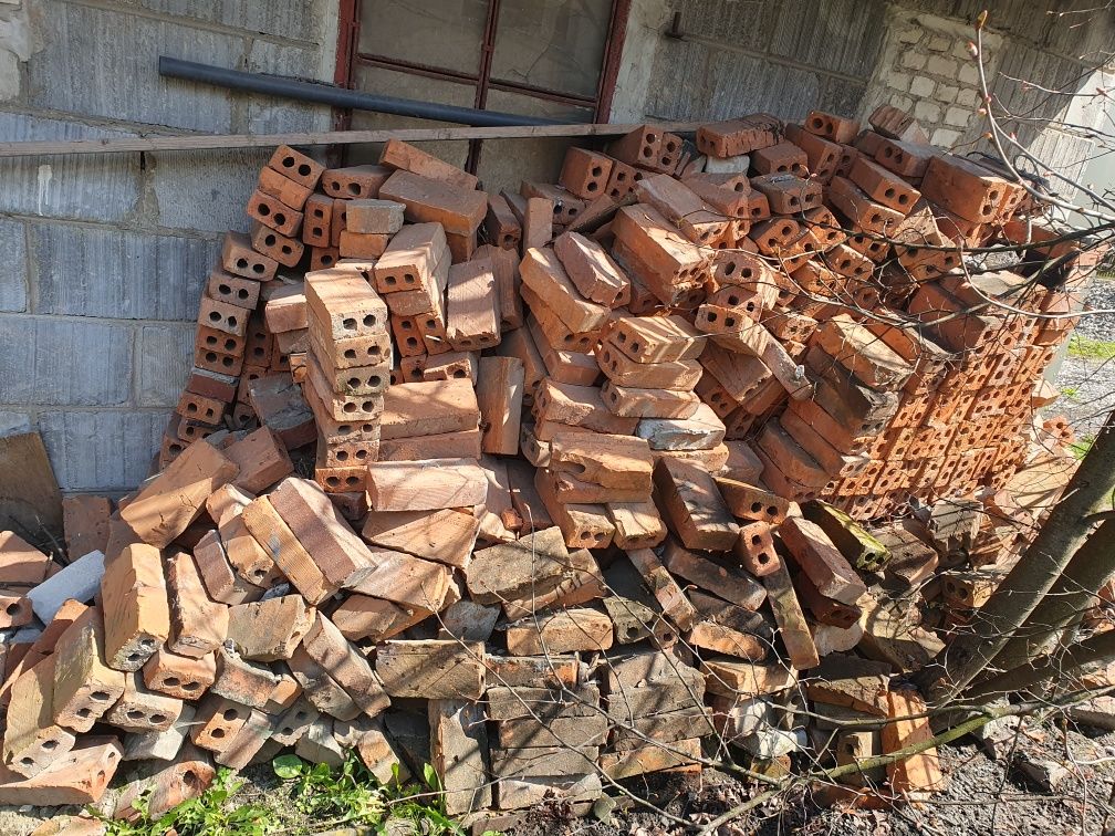 Czerwona cegła budowlana 0.80gr/szt