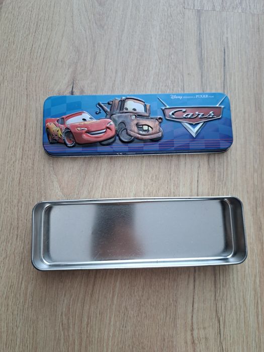 Cars Auta Disney metalowy piórnik pudełko na długopisy ołówki mazaki
