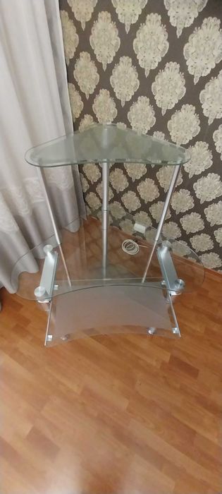 Скляний, журнальний, кутовий столик