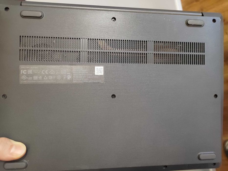 Laptop Lenovo V14-IIL *Intel Core i3 * 12GB RAM * WIN 11 PRO*