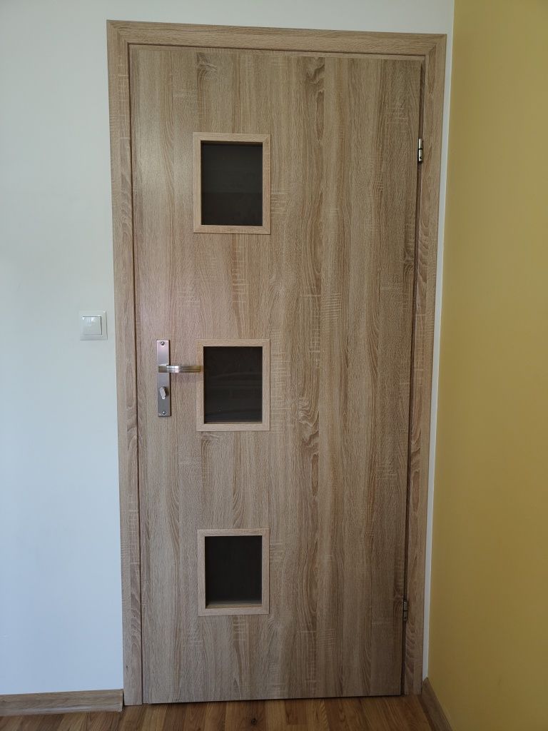 Drzwi Pokojowe 80cm, 3 szt. Prawe i 1 szt. Lewa z futrynami i klamkami
