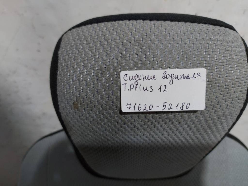 Сидение водителя  Toyota Prius C `12  (7162052180)