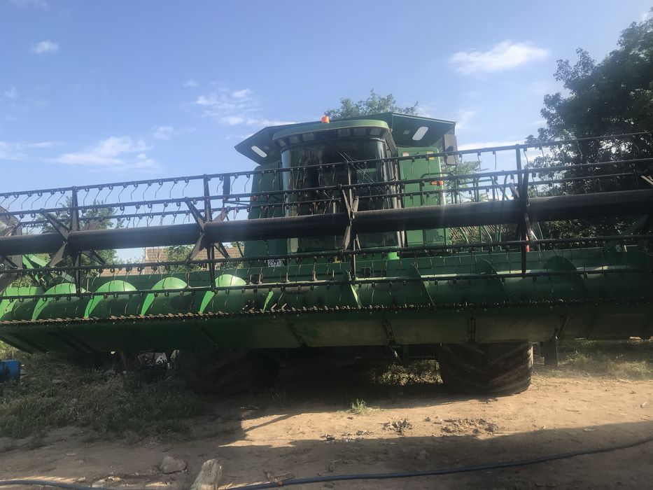 Продам Комбайн джон дир