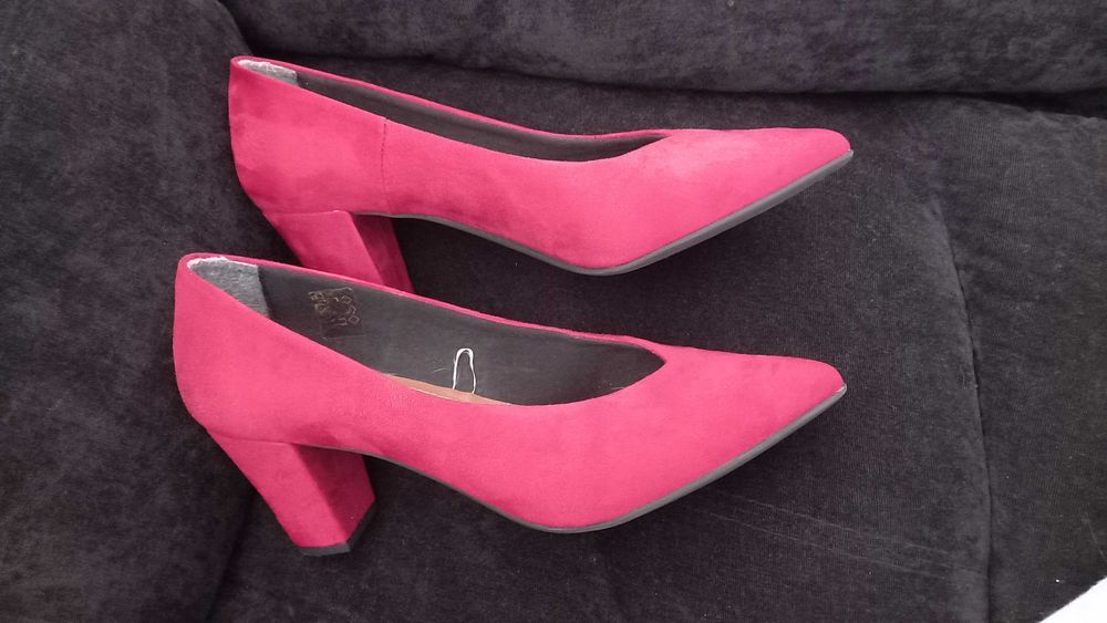 Sapatos vermelhos Novos