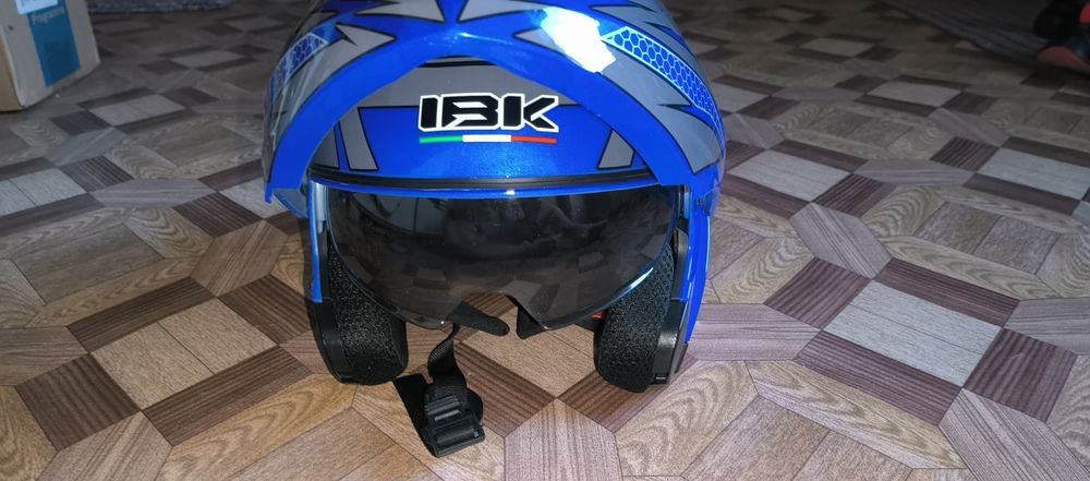 Продам мотошолом