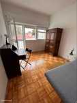 520016 - Quarto espaçoso com cama de casal e...
