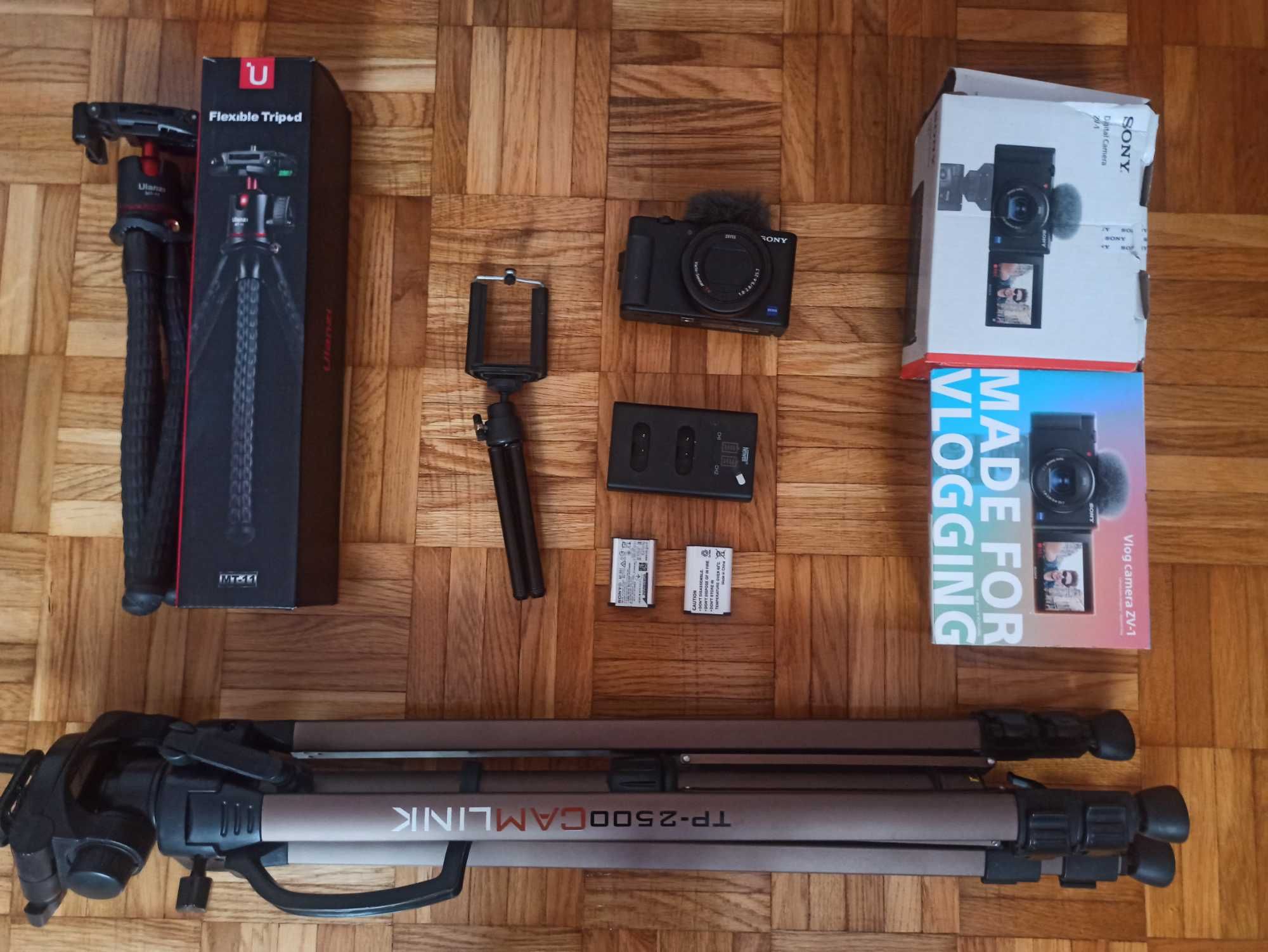 Aparat sony ZV-1 DUZY ZESTAW do vlogowania kamera+2 statywy+3 baterie