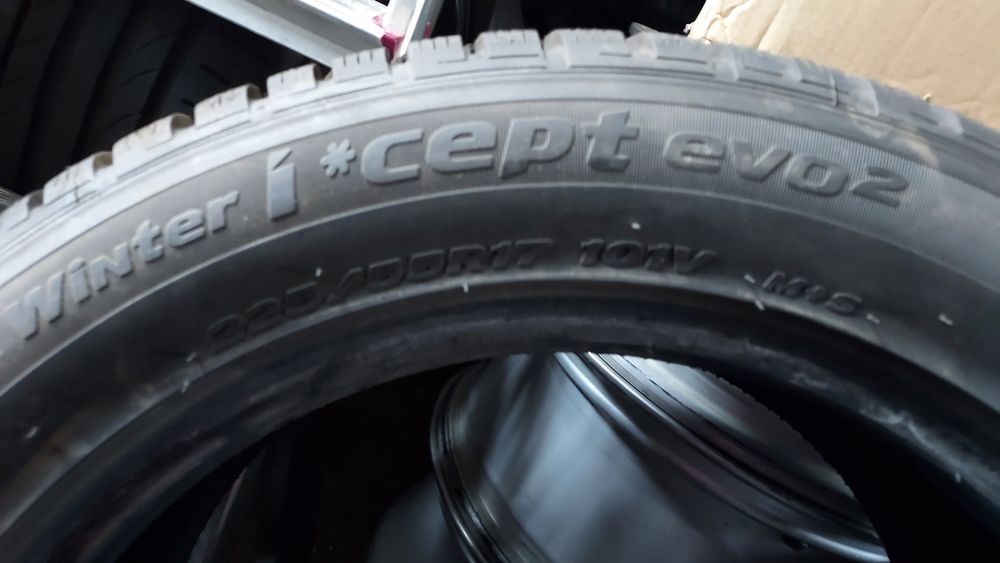 Opony zimowe Hankook 225/55R17 101V 19r. 7,5mm 2szt