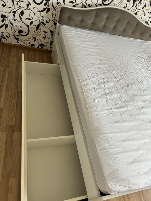 Двоспальне ліжко