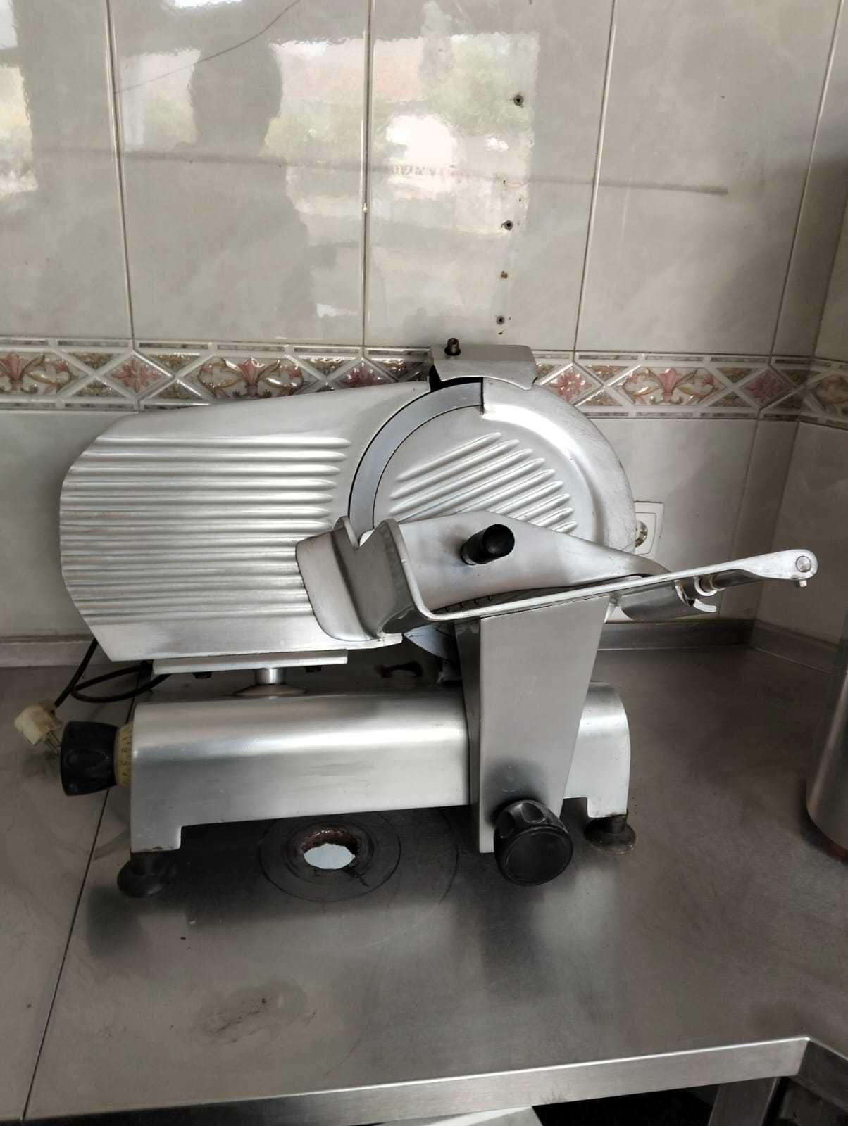 Máquina de cortar fiambre e queijo (grande)