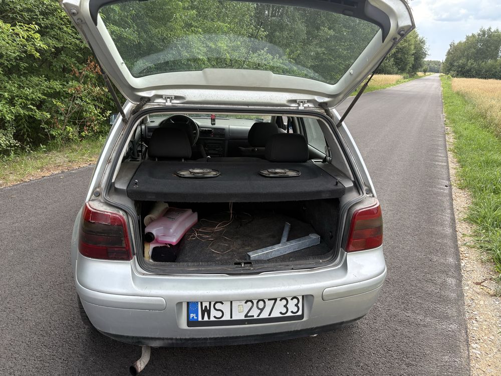 Volkswagen Golf 2,3 v5