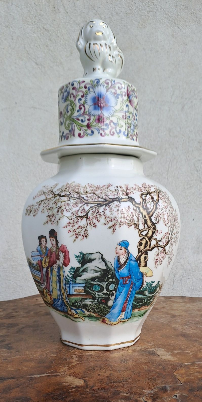 Chiński wazon z przykrywką, 38 cm