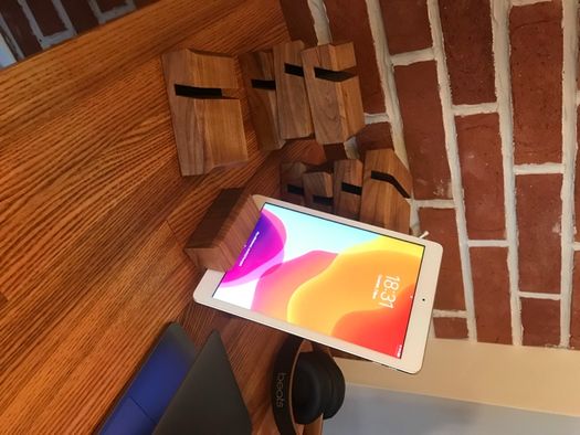 Stylowa, stojak, drewniana podstawka pod telefon, tablet, iPad