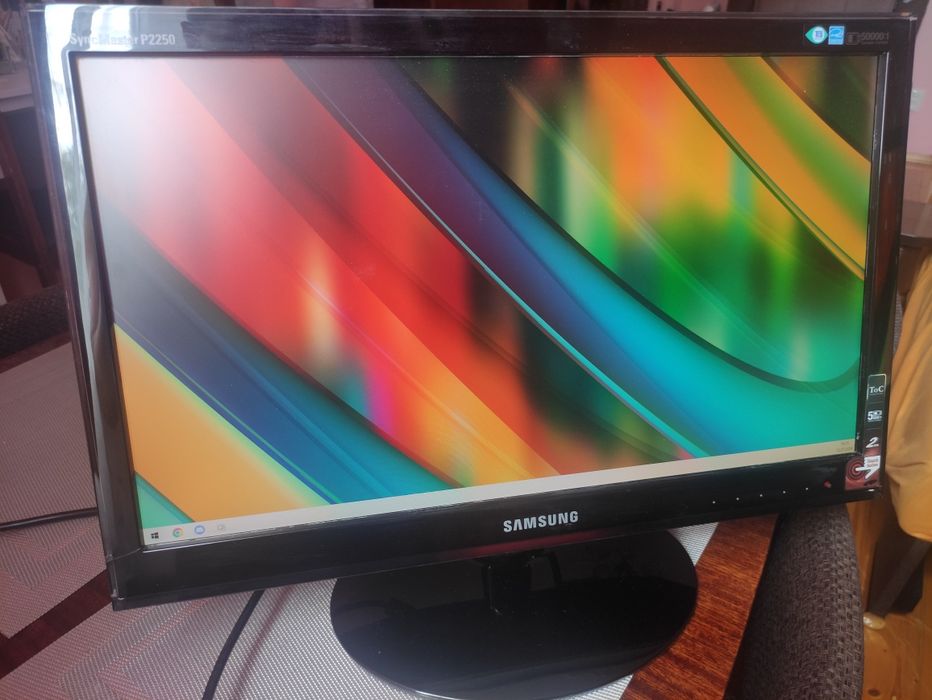 Samsung p2250, 22 дюйми, сенсорні кнопки
