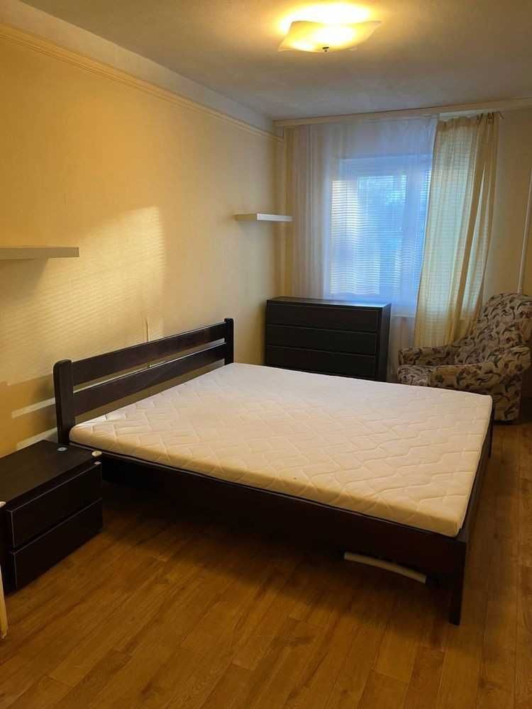 3 кімнатна квартира, середній поверх, капітальний ремонт!
