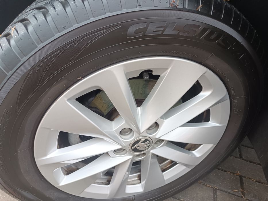 Opony całoroczne Toyo Celsius 205/55 R16 stan bardzo dobry, komplet